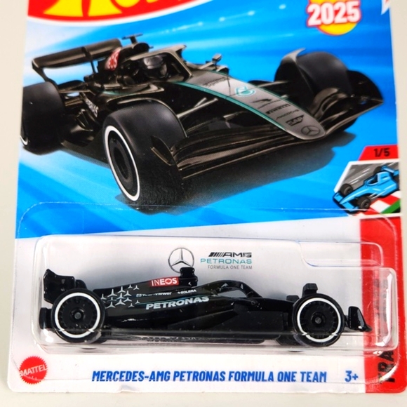 Hot Wheels Mercedess-AMG Petronas FORMULA 1 Team 2025 New On Factory Card - Picture 1 of 11